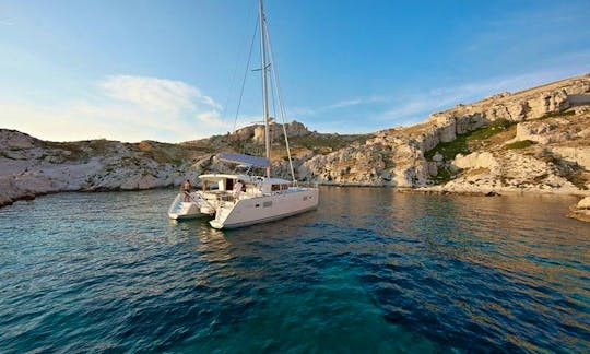Relax on a Lagoon 400 as you Explore the Wonders of Lavrio, Greece