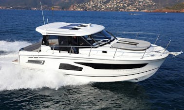 Alquile un barco a motor Merry Fisher 1095 de 34 pies en Nettuno, Italia