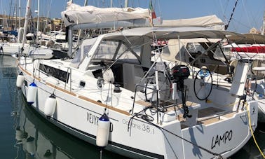 Alquile un monocasco de vela «Lampo» Oceanis 38.1 de 38 pies en Nettuno, Italia