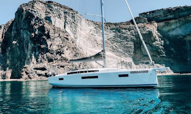 Louez un monocoque à voile Sun Odyssey 410 de 41 pieds « It's Not Mine » à Nettuno, en Italie