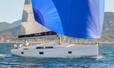 Luxury Yacht Charter Hanse 508 with 6 Cabins in Alimos