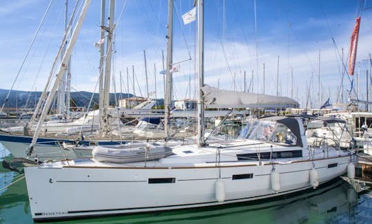 Oceanis 45 Sailing Yacht Charter in Lefkas, Marina