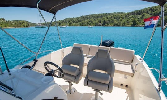 Quicksilver 675 Activ para alugar em Split, Trogir e outras áreas da Croácia!