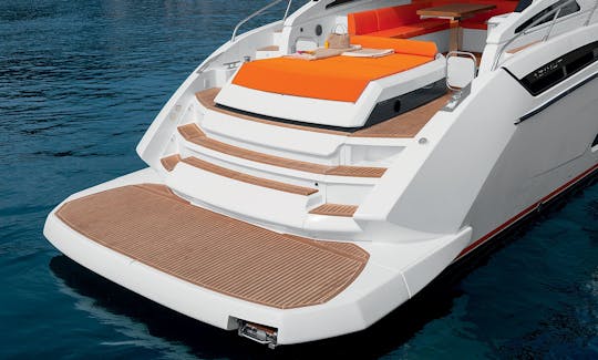 58' AZIMUT MOTOR YACHT - COMFORT & DESIGN