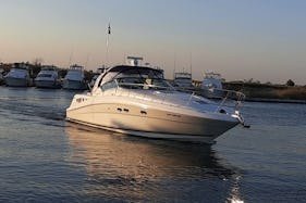 SeaRay Sundancer 41' Power Sport Yacht Crusie in Sag Harbor
