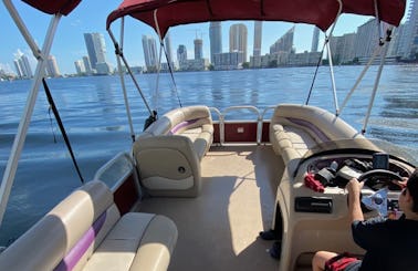 Sun Tracker Pontoon for Rent in Hollywood
