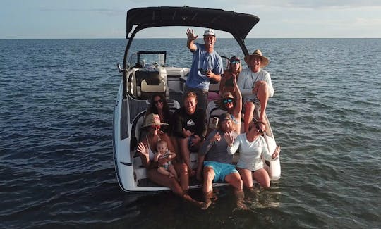 Private Yacht Charter for 6 Person in Fort Lauderdale, Florida. Your adventure awaits.