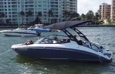 Private Yacht Charter for 6 Person in Fort Lauderdale, Florida. Your adventure awaits.