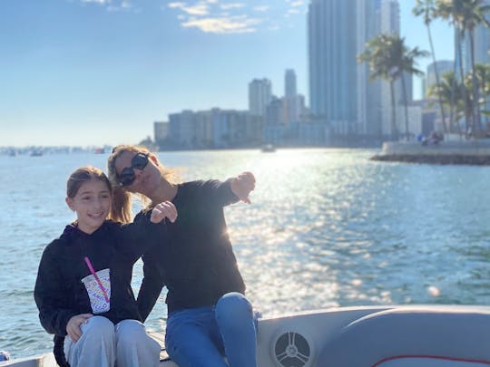 Recorrido privado en barco por Miami para amigos y familiares