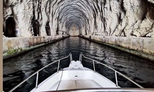 Passeios de barco de 20 CC em Elan com capitão e para alugar em Zadar, Croácia