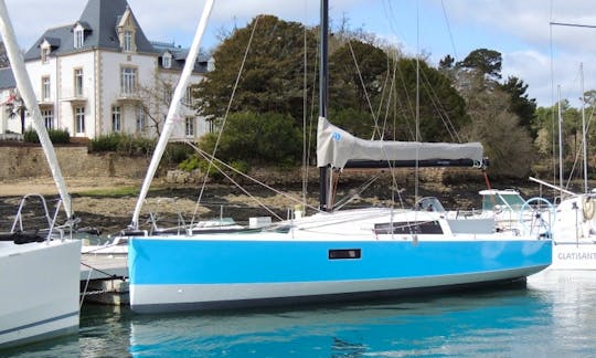 "Ria Éa" Pogo 30 Sailing Yacht Rental in Nouvelle-Aquitaine, France