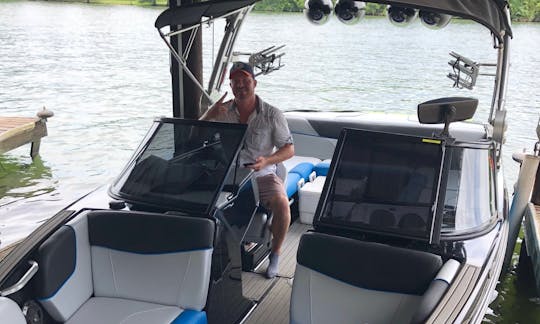 New Mastercraft Nxt 22 Wakeboat with Professional Captain in Austin