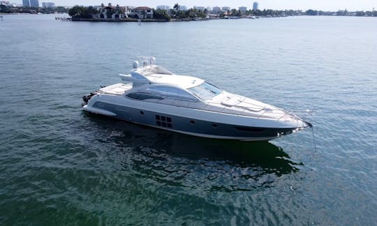 Profitez de Miami dans le magnifique Azimut de 62 pieds !