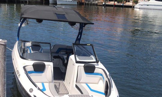 Yamaha 24' Wakeboat for Charter in Nassau Bahamas