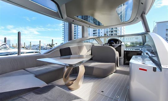 Superbe super yacht de luxe Tecnomar 55 pieds à louer à Miami, en Floride