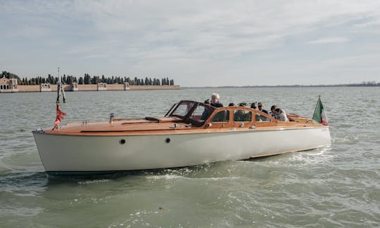 Half Day / Full Day Venice Tour on 31' Vintage Classic Boat 