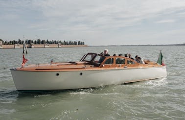 Half Day / Full Day Venice Tour on 31' Vintage Classic Boat for up to 9 people in Venezia, Veneto