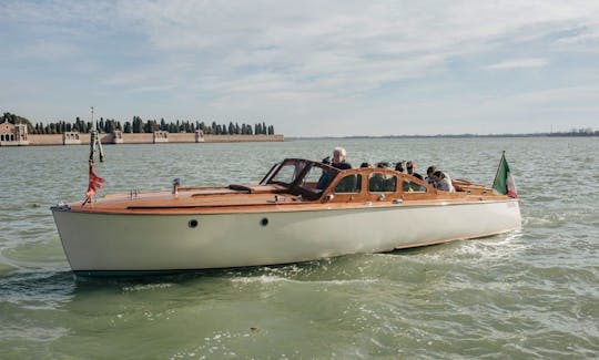 Half Day / Full Day Venice Tour on 31' Vintage Classic Boat for up to 9 people in Venezia, Veneto