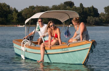 Amazing Venetian Day Trip with Self Drive Electric Boat in Venezia