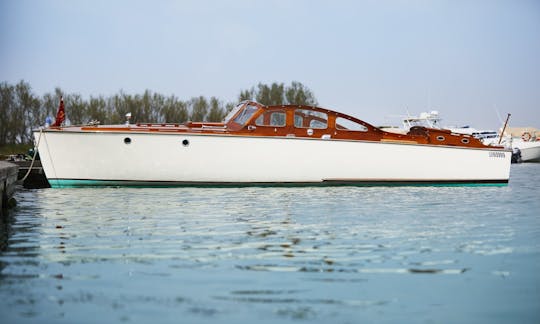 Excursión de medio día/día completo a la laguna veneciana en un barco clásico vintage 
