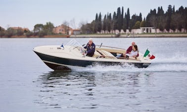 Barco clásico Riva Rudy vintage de 19 pies: tour de día completo desde Venecia