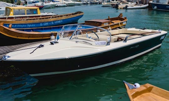 19' Classic Vintage Riva Rudy Boat - Full Day Tour from Venezia
