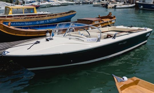 19' Classic Vintage Riva Rudy Boat - Full Day Tour from Venezia