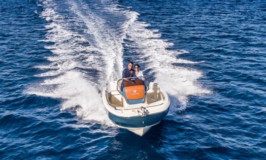 Louez un bateau à moteur Invictus FX 200 à Cala d'Or, Îles Baléares