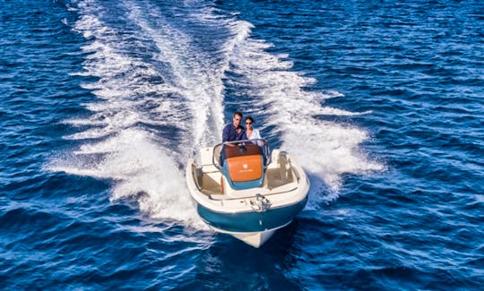 Hire Invictus FX 200 Powerboat in Cala D'or, Illes Balears
