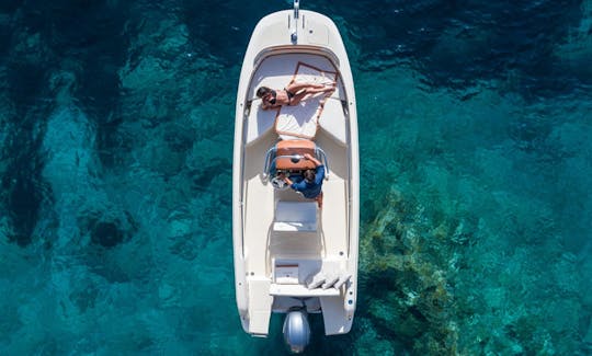 Louez un bateau à moteur Invictus FX 200 à Cala d'Or, Îles Baléares