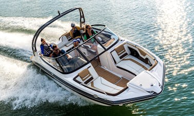 Fast Fun Luxury Boating