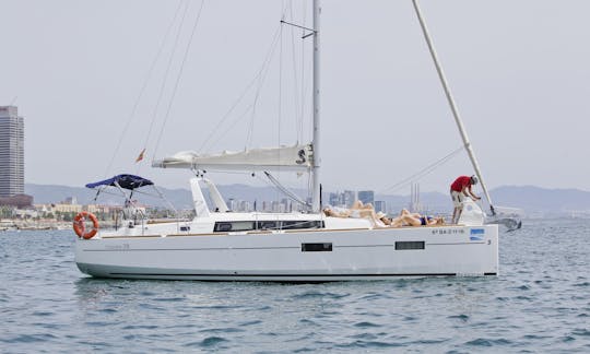 Private Sailing Tour for 9 People in Barcelona, Spain!