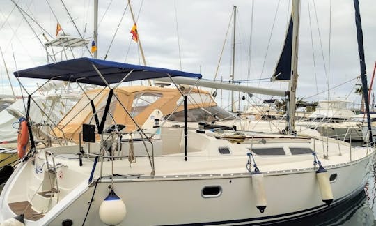 Admirez la beauté du sud de Tenerife avec le voilier Jeanneau Sun Odyssey de 37 minutes !