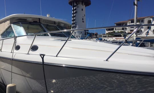 Lujoso yate a motor Tiara 44 en Puerto Vallarta
