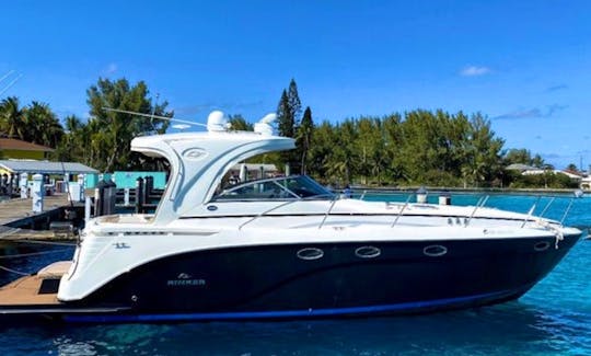 Well Maitained 40ft Rinker Motor Yacht In Miami Beach up to 13 people.