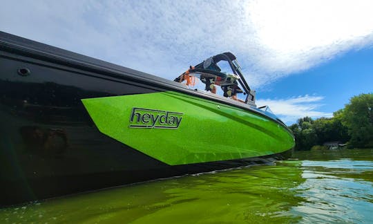 2020 Heyday WTSurf 24ft Wake Surf Boat in Utah!! Includes water toys!