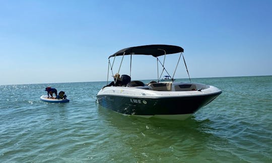 18' Bayliner Deck Boat for 9 People Clearwater and Tampa (10% Weekday Discount!)
