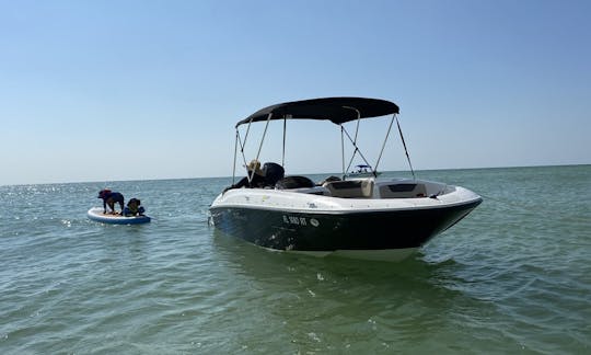 18' Bayliner Deck Boat for 9 People Clearwater and Tampa (10% Weekday Discount!)