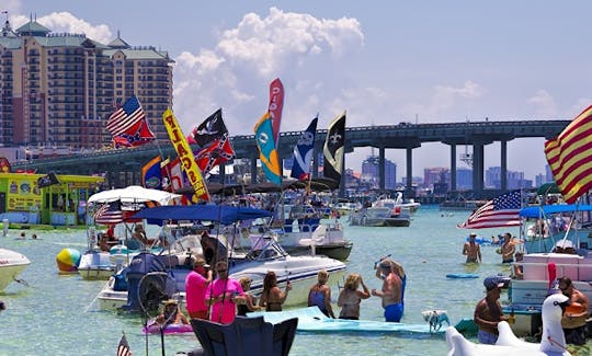 Suntracker Party Hut 30' Pontoon in Destin