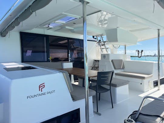 Catamarán Helia Fountinae Pajot de 44 pies para navegar en las Islas Turcas y Caicos 