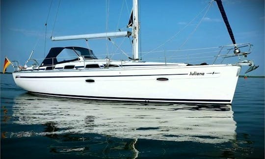 Well Equipped Bavaria 40 Cruiser "Juliana" Cruising Monohull in Alimos, Greece