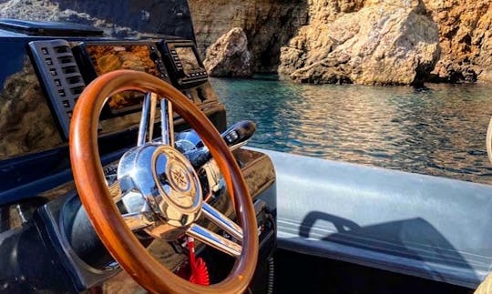 Antigo iate a motor de 35 pés na Riviera de Atenas, excursão à Ilha do Golfo Sarônico