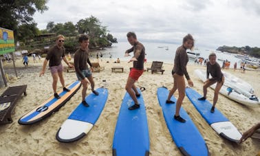 Aula de surf para iniciantes em Nusapenida, Bali