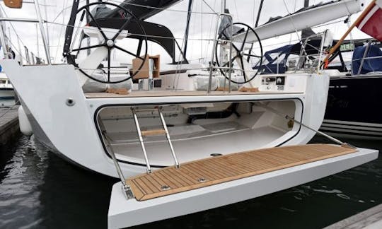 X-Yachts X4.9セーリングヨットのレンタル（アナトリキ、アッティキ）