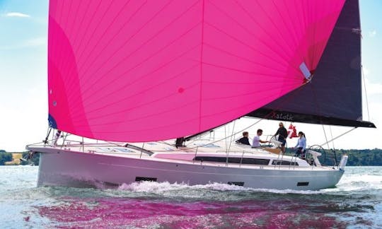 X-Yachts X4.9セーリングヨットのレンタル（アナトリキ、アッティキ）