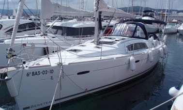 DAYCHARTER Luxury Sailboat rented in Barcelona for a small groups (11persons)