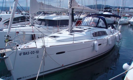 Spend a few days aboard our spacious 4 cabin Sailingboat - with/without captain