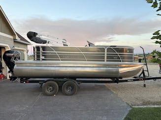 2022 Trifecta Pontoon 22LE 