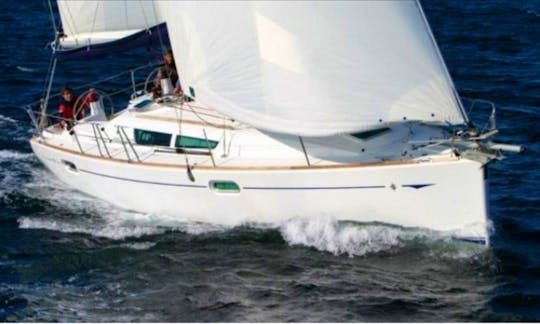 Jeanneau 39i Julia Sailing Yacht in NY Harbor