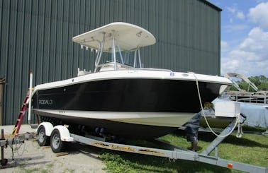 Robalo R220 Center Console Boat in Annandale, Minnesota